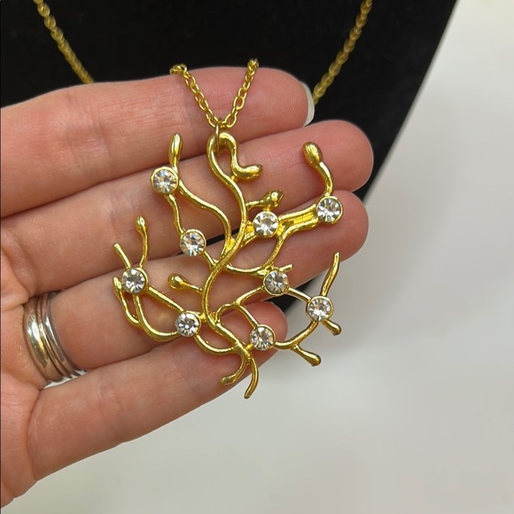 Elegant Gold tone Necklace with Crystal Accents on pendant - Picture 2 of 8